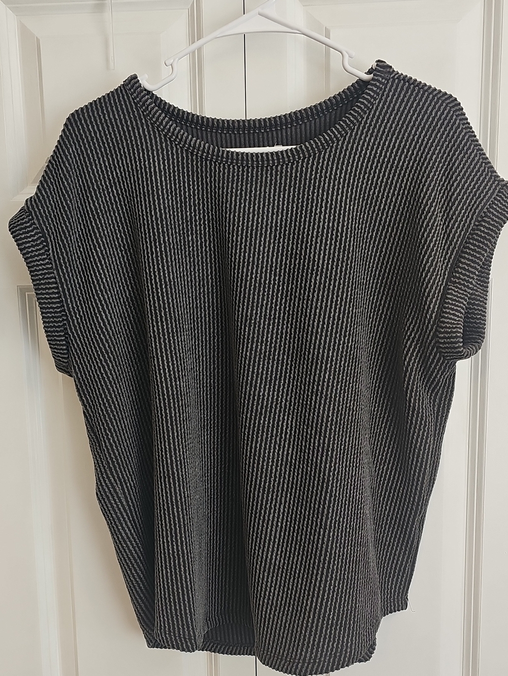 Maurices Black & Gray Ribbed Short-Sleeve Knit Top